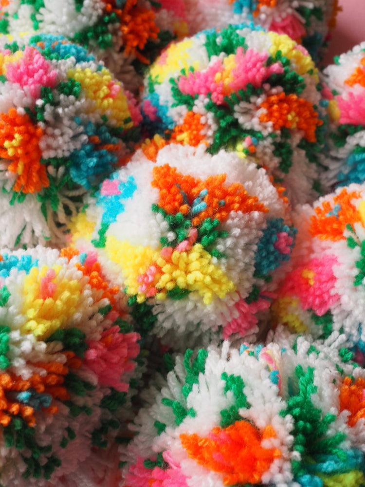 Floral Pom Pom Wreath DIY Kit – Pom Pom Craft Kit