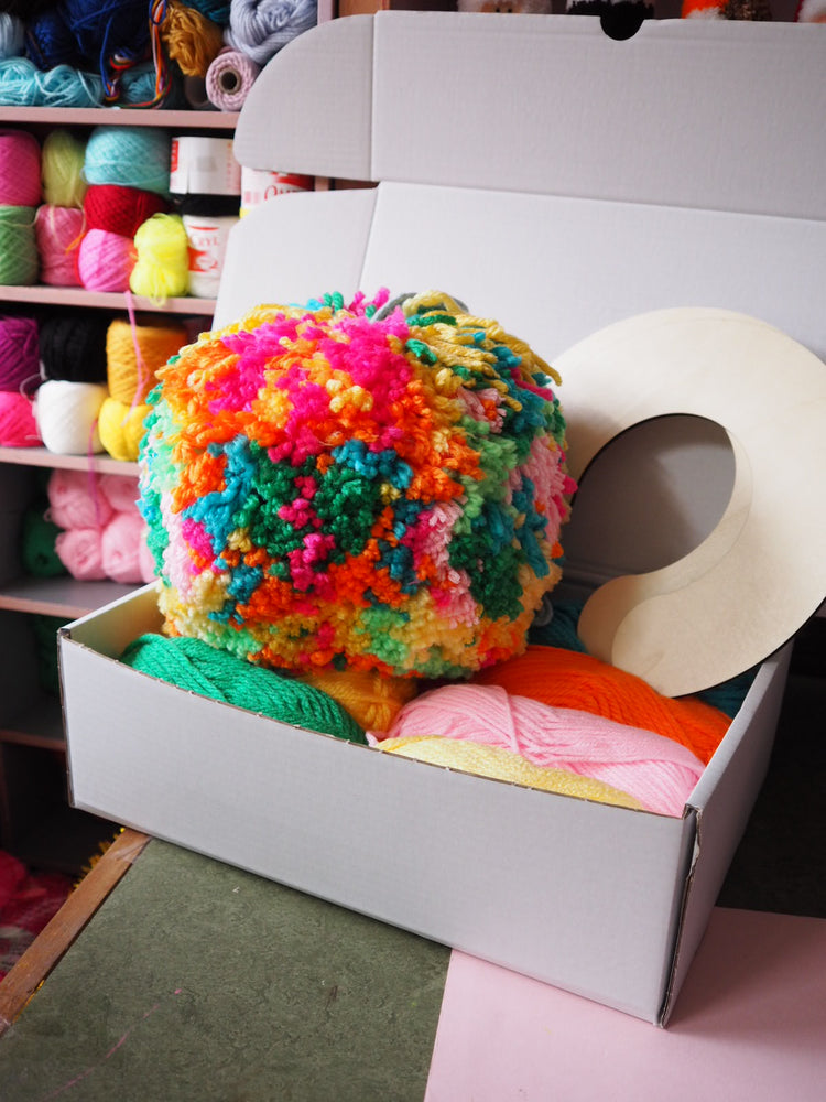CHUNKY Giant Pom Pom Kit
