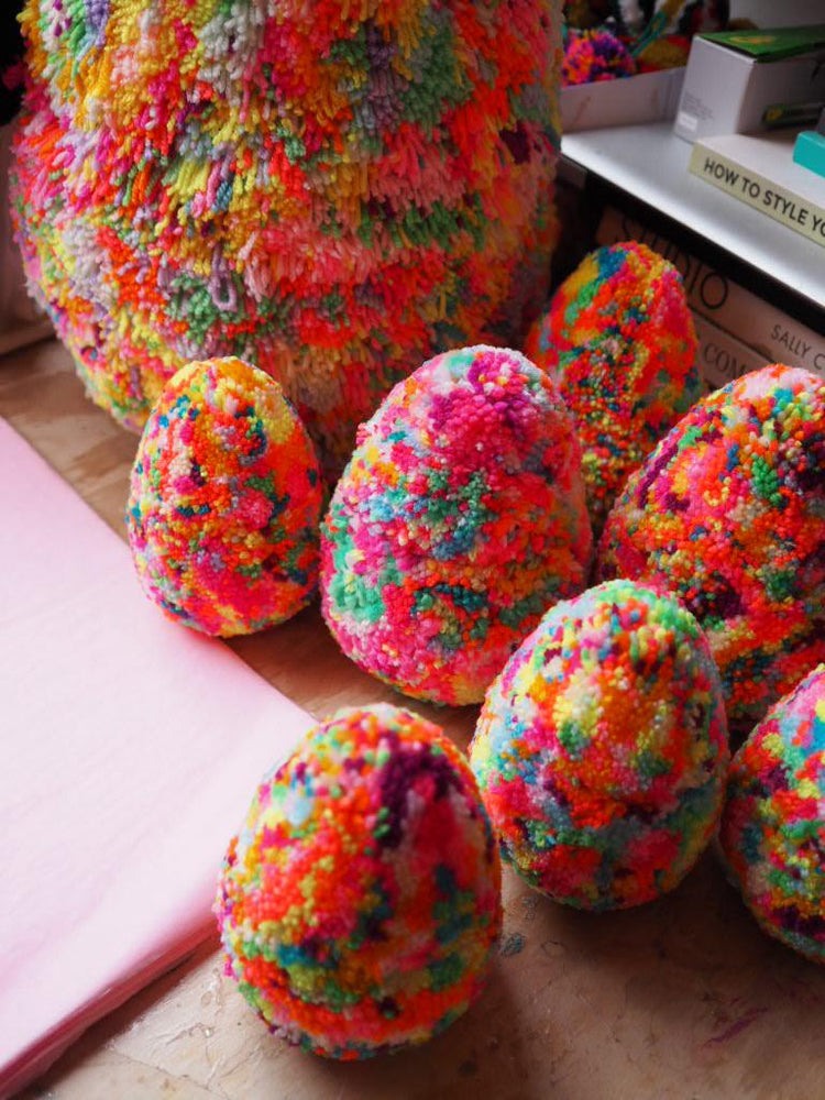 Pom Pom Rainbow Egg