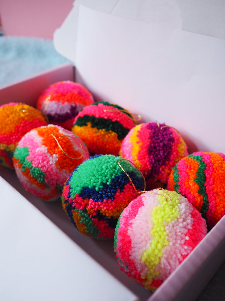 Adornos con pompones de inspiración retro