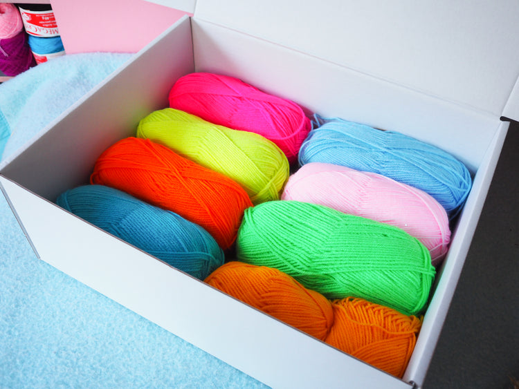 XL Tinsel Pom Pom Wreath Kit - Colour choices