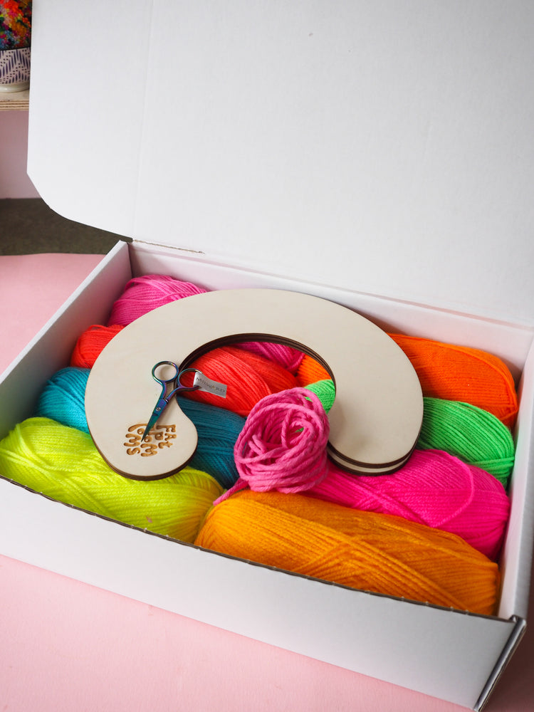 Bright Giant Pom Pom Kit
