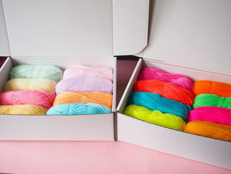 Bright Giant Pom Pom Kit