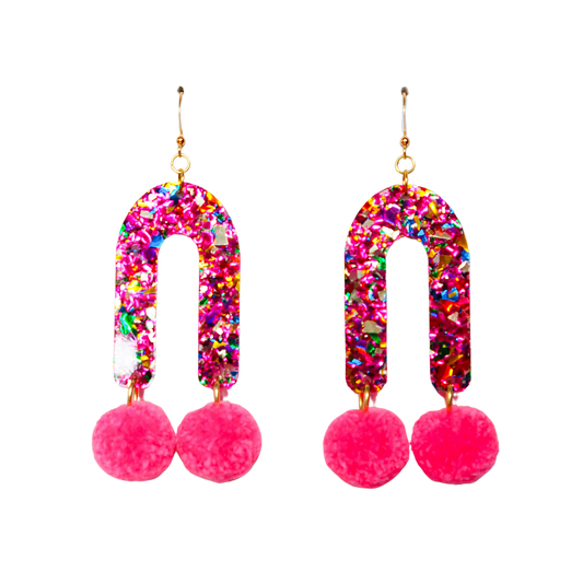 Pendientes de pompones con arcoíris: pompones de color rosa caramelo