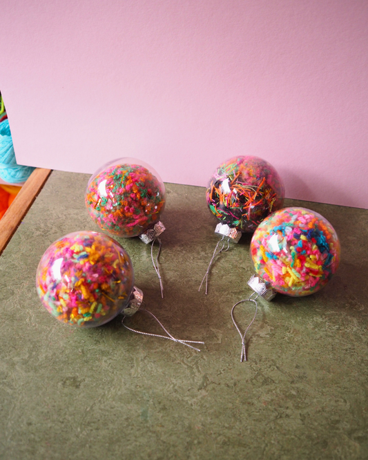 Plastic Yarn/Tinsel Cuttings Baubles x 4 (Rainbow)