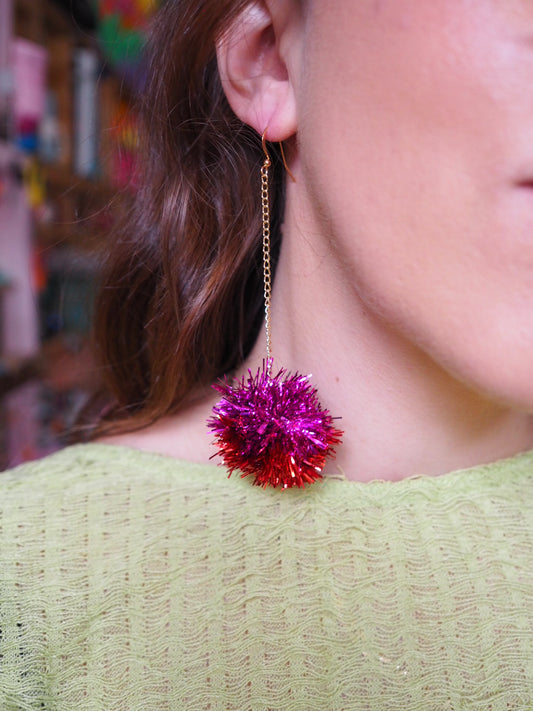 Mini pendientes de oropel rosa y rojo