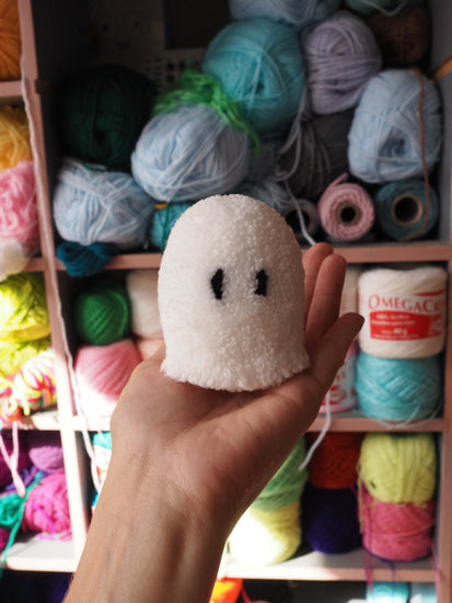 Ghost pom pom desk buddy