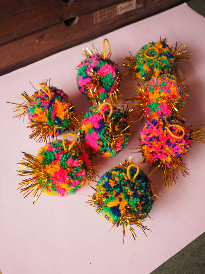Tinsel pom pom bauble kit - Jewel