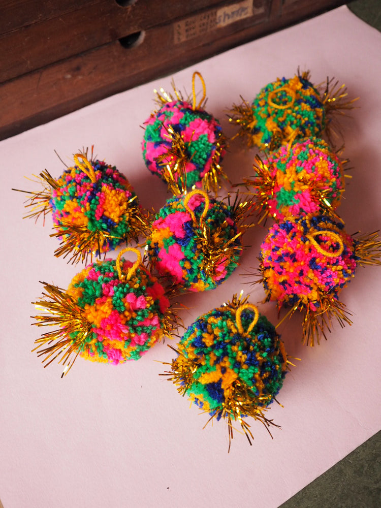 Tinsel pom pom bauble kit - Jewel