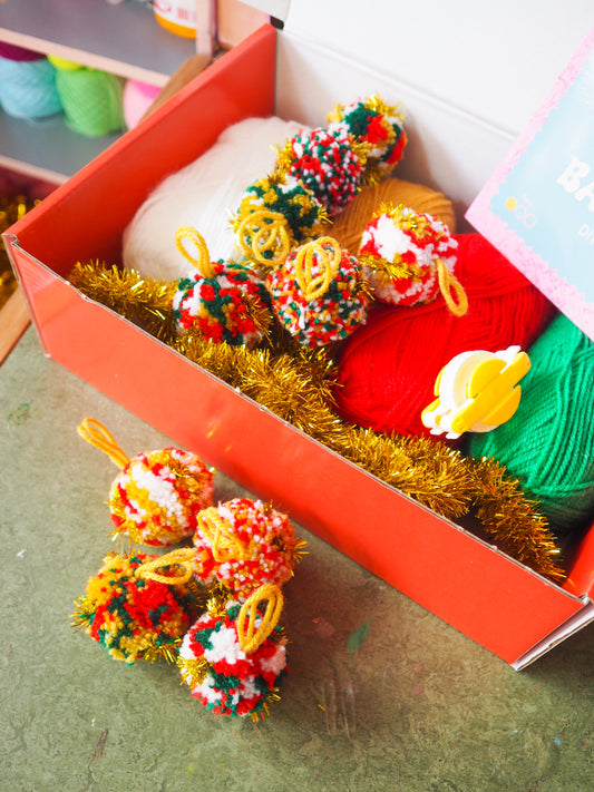 FESTIVE Pom Pom Bauble Kit