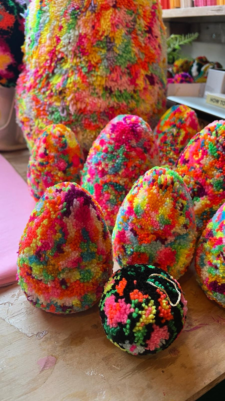 Pom Pom Rainbow Egg
