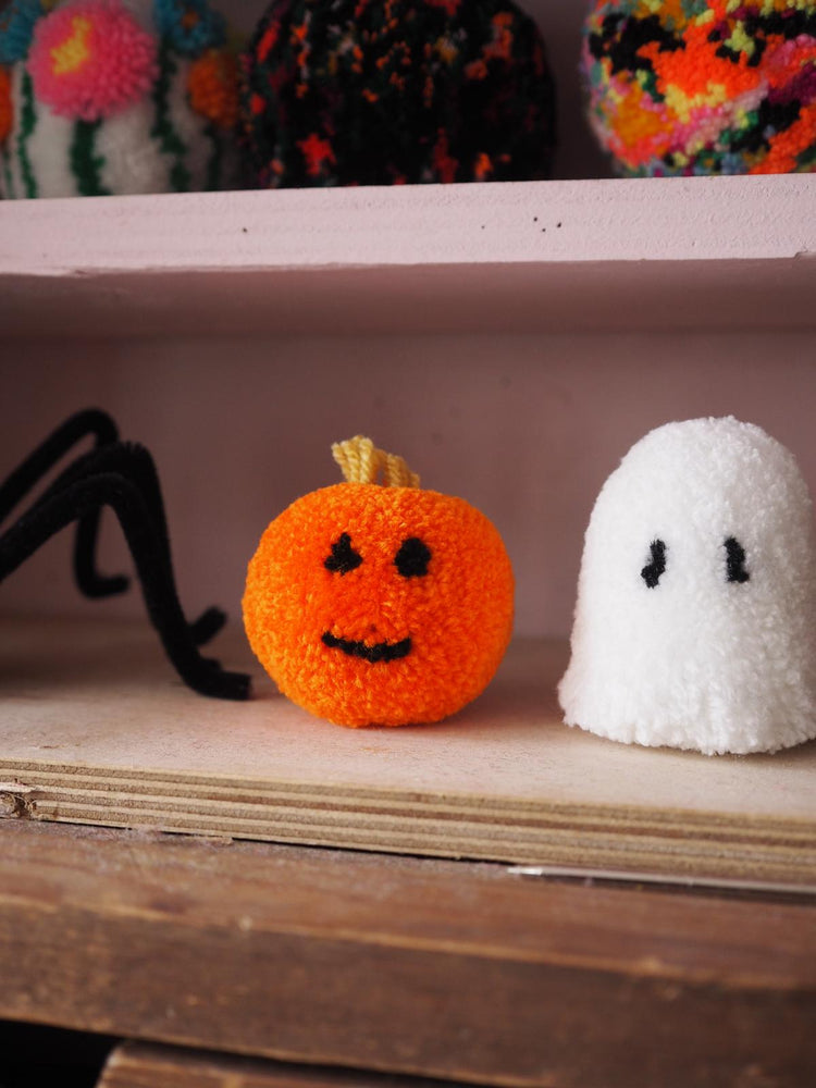 Cute Spooks Bumper Halloween Pom Pom Kit