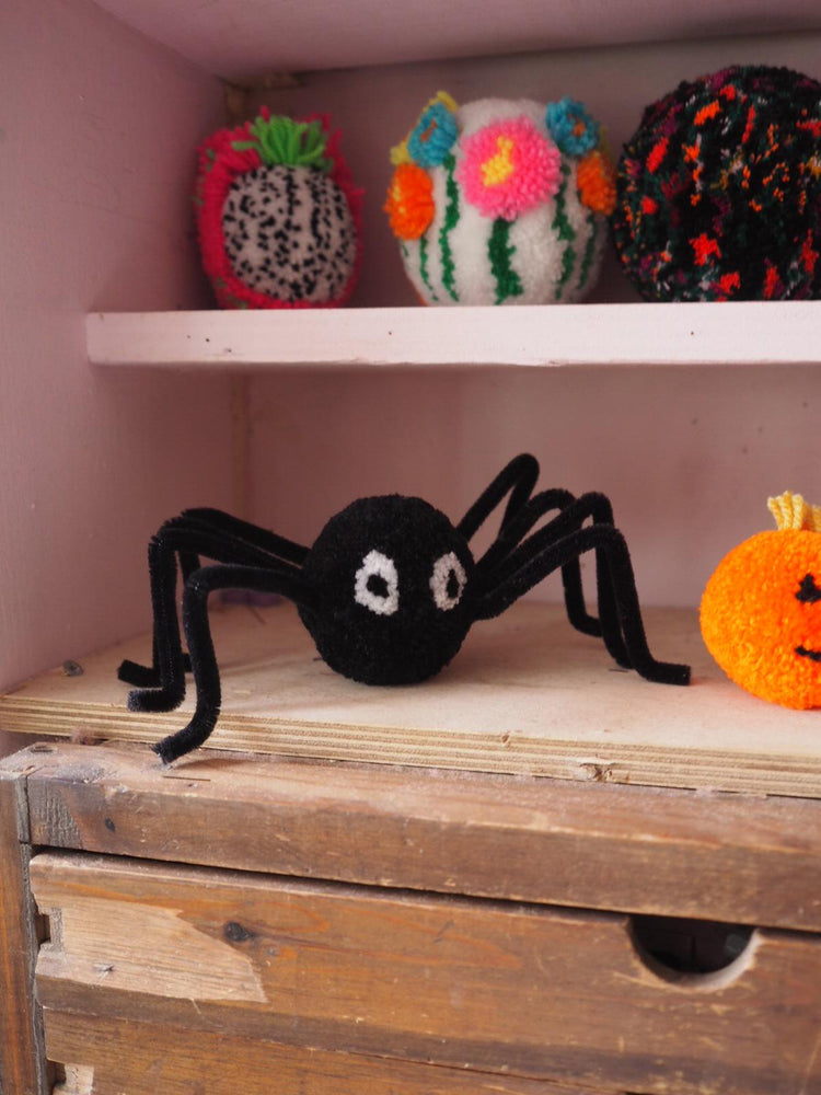 Cute Spooks Bumper Halloween Pom Pom Kit
