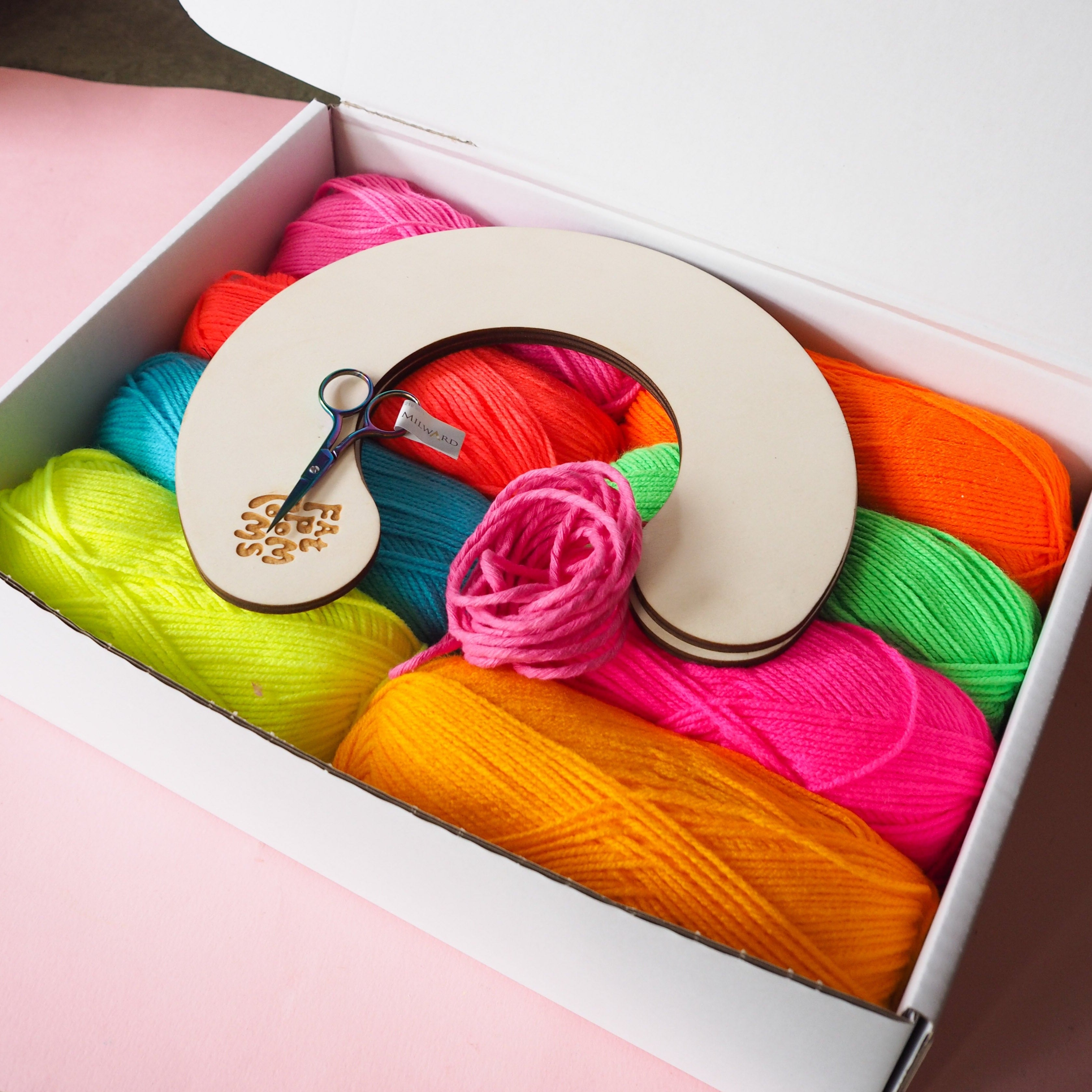 Bright Giant Pom Pom Kit