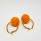 Pendientes de aro pequeños con pompones de girasol amarillo
