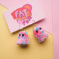 Pendientes de pompones con efecto tie dye y diseño fantasma